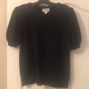 Short-sleeved black sweater.